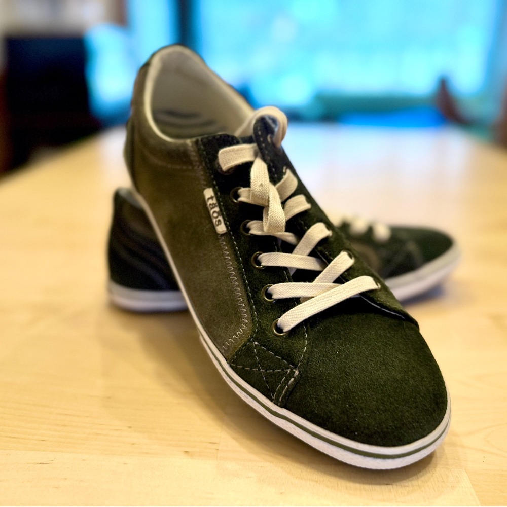 Taos Retro Star Women’s Dark Olive Multi Sneakers with White Accents